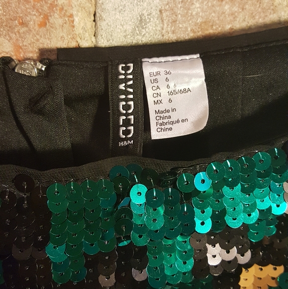 Sequin Mini Skirt - Picture 2 of 3